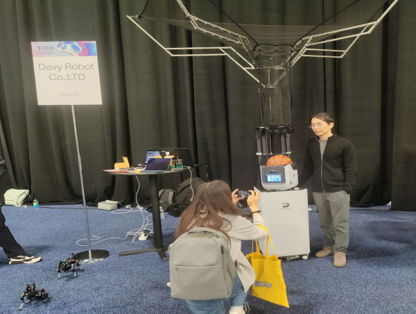  Davy Robot Unveils Smart Basketball Training Robot Datic1 at CES Exhibition 