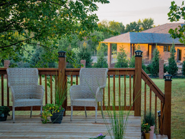  Saddleback Fence & Vinyl Products Offers Professional Deck Railings in Orange County 