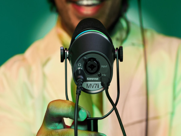  Shure Unveils MV7i Smart Microphone and Interface at CES 2025 