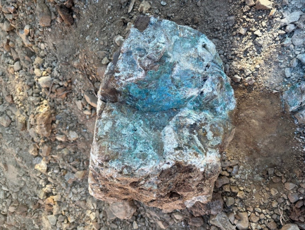  Silver Bullet Mines Discovers Additional High Grade Silver Mineralization at Super Champ Mine (405.4 oz/ton silver) in Arizona 