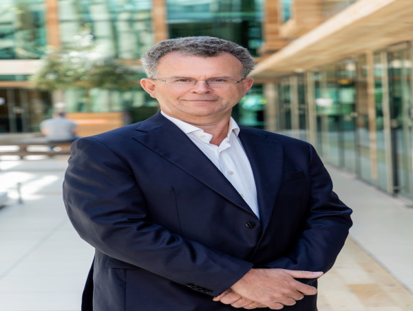 Dr. Robert Kelly Achieves Amazon Best-Seller Status with 'Unlocking Success' Book Co-Authored with Jack Canfield