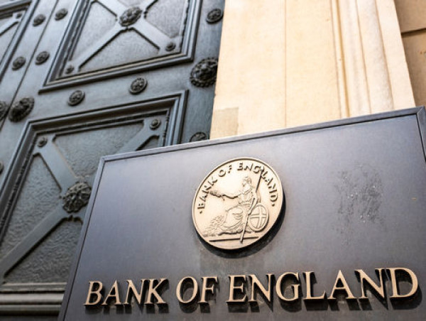  Alan Taylor urges BoE to cut interest rates in response to signs of a weakening UK economy 