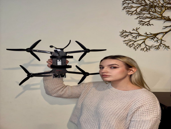  Pop Music Sensation Kelsie Kimberlin's Foundation Launches 'WINGS FOR UKRAINE' Campaign To Purchase American-Made Drones 