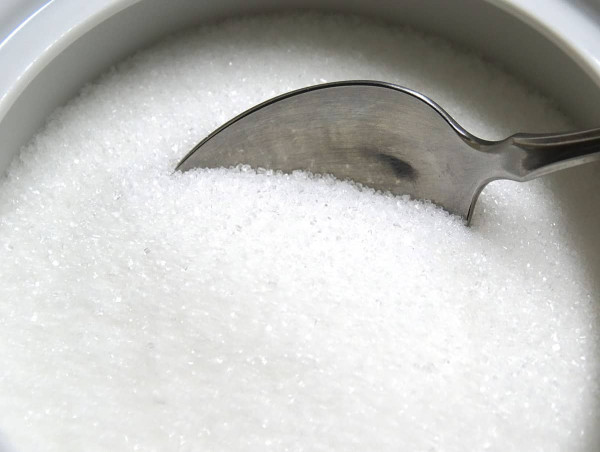  India lifts sugar export ban after a year, causing global prices to fall 