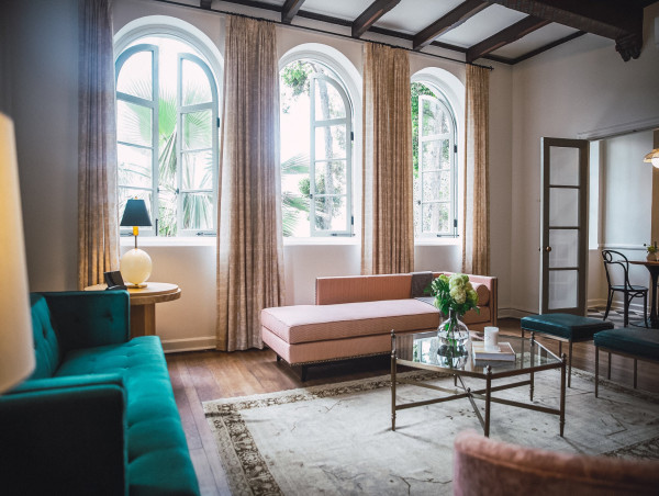 Life in Transition - The Search for Alternative, Interim Living Solutions in LA