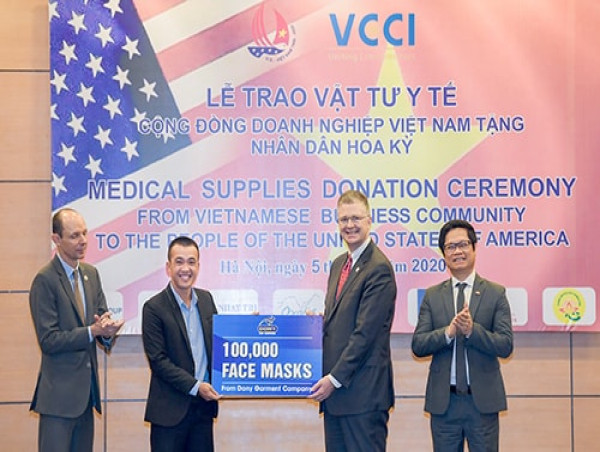  Các Công Ty Đồng Phục Hoa Kỳ Nâng Cao Lợi Thế Cạnh Tranh Nhờ Hợp Tác Gia Công Tại Việt Nam 
