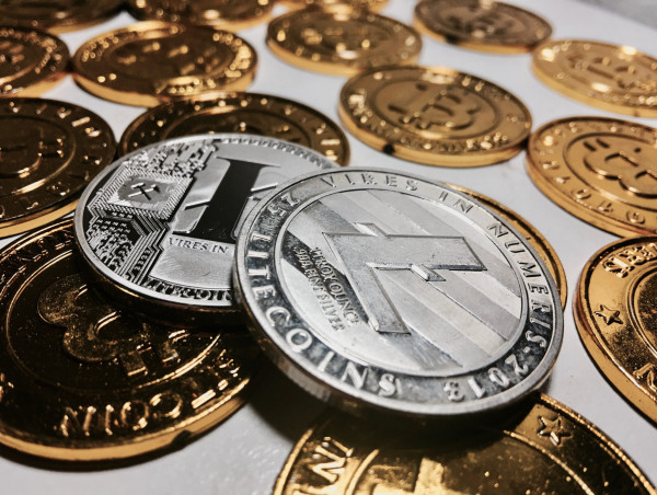  Crypto pros scoop Dogizen as Bitcoin, Litecoin gets back on track 