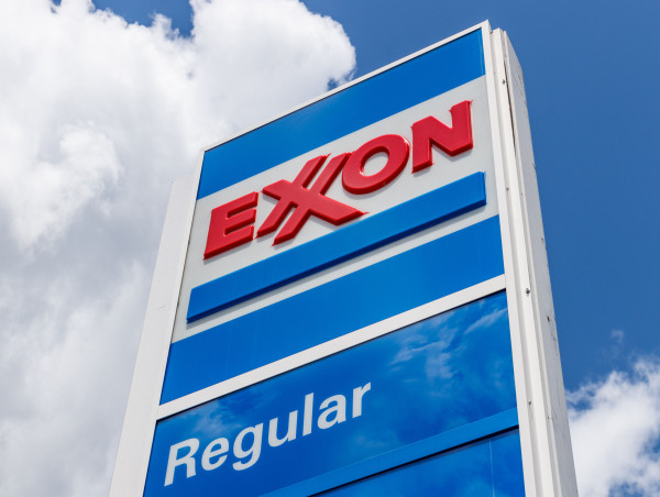  ExxonMobil exceeds profit expectations despite lower oil prices 