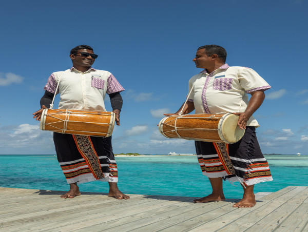  Cinnamon Velifushi Maldives Showcases Maldivian Heritage Through Boduberu Performances 