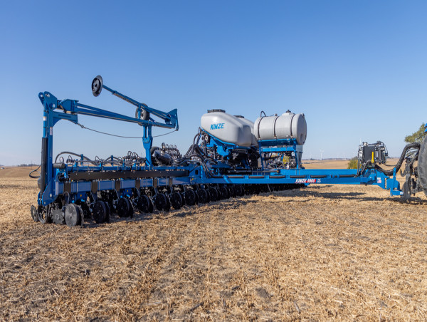  Kinze Offers New Planter Configurations, More Fertilizer Options, Display Enhancements, and Hydraulic Doors for 2026 