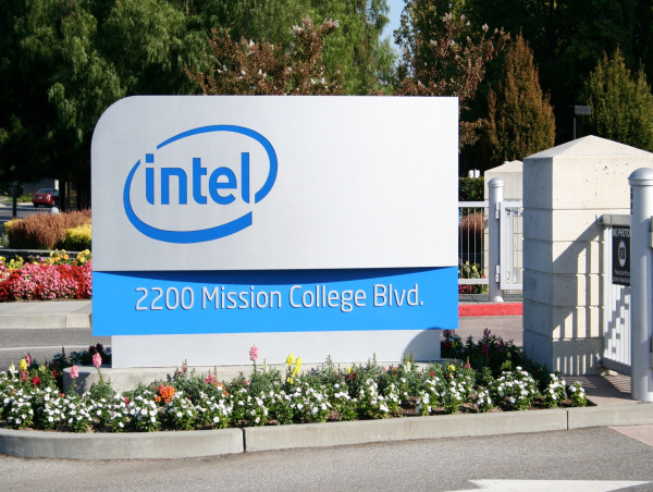  Intel stock (INTC) soars 11% as Broadcom, TSMC reportedly mull bids: analysts weigh in 