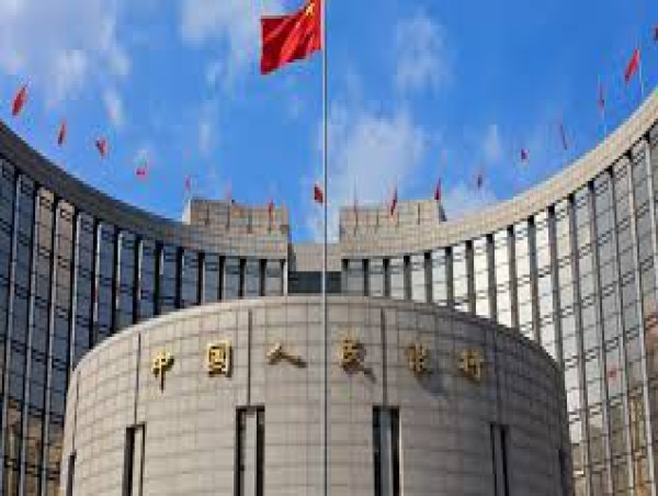  China holds key lending rates steady, prioritizing financial stability over rate cuts 