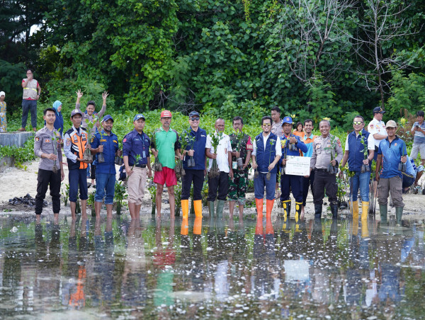  WIKA Beton Leads Coastal Decarbonization Effort Through Mangrove Planting in Indonesia 