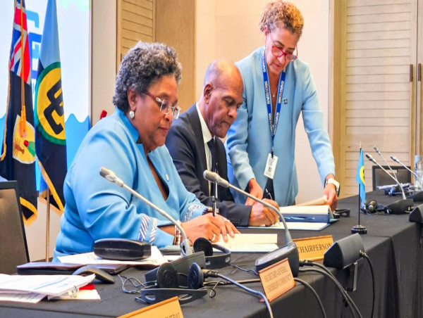  Martinique signs CARICOM accession agreement 