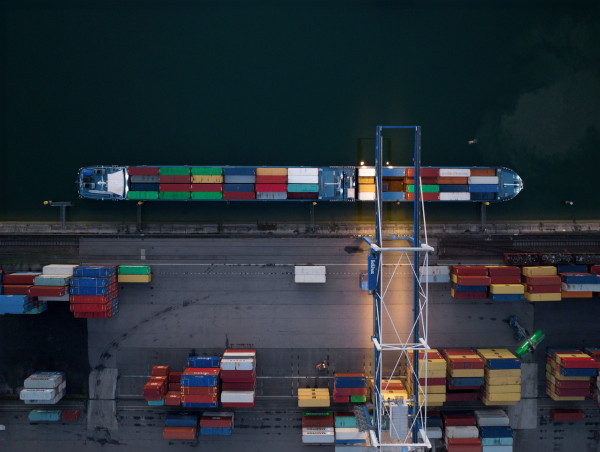 Ultra-Brag AG und Haeger&Schmidt Logistics rüsten «Blue Arrow Line» mit 5G Reefer Monitoring Technologie aus 