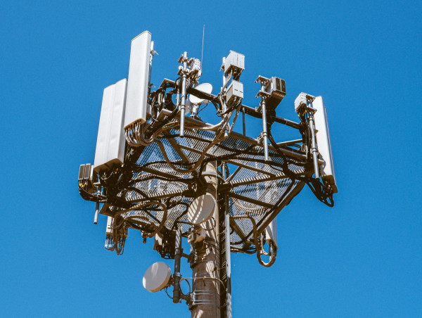  Telefônica Brasil sees profit jump 10% in Q4 