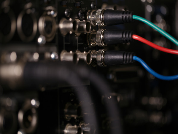 The Essential Role of Custom Audio-Video Systems in Luxury Homes