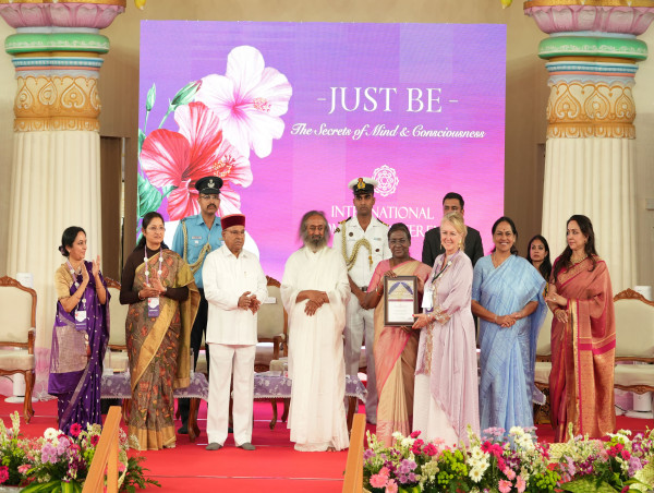  Parenting Expert Katherine Sellery Receives Global Honor from President of India at International Women’s Conference 25' 