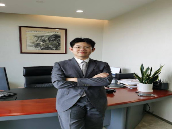  Chongcheng Qu Lauded for Pioneering Film Innovation, Eyes Potential U.S. Ventures 