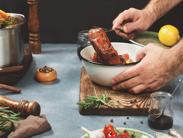  The Role of Olive Oil and Vinegar in Enhancing Marinades for Meats and Vegetables 