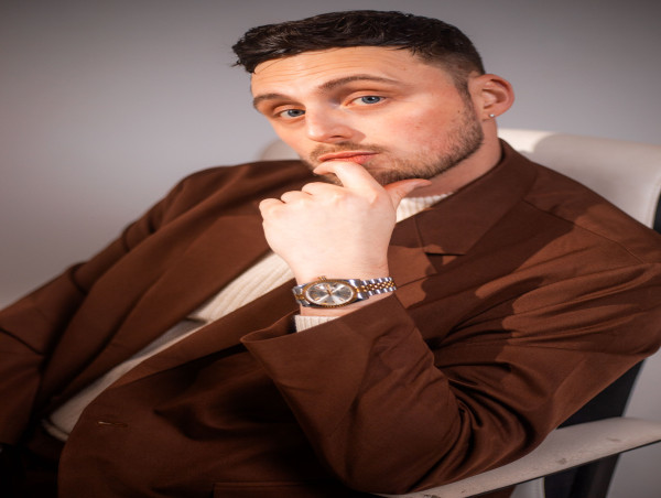  Hazlewood Returns with Sophomore Album Poetry in Motion 