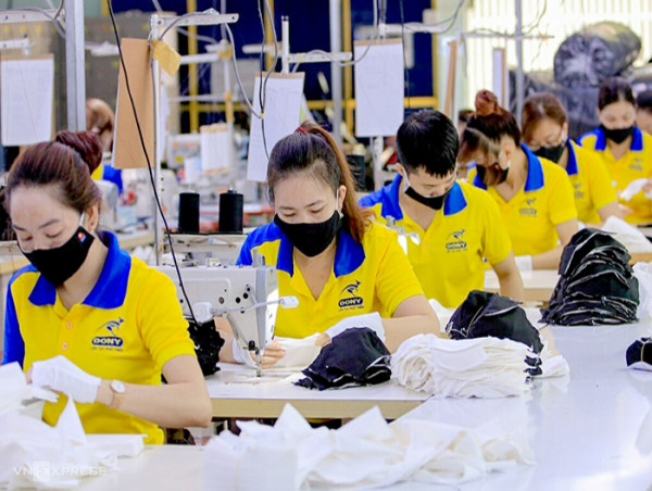  Vietnamese Garment Manufacturer Offers French Uniform & Workwear Companies Premium, Cost-Effective Solutions 