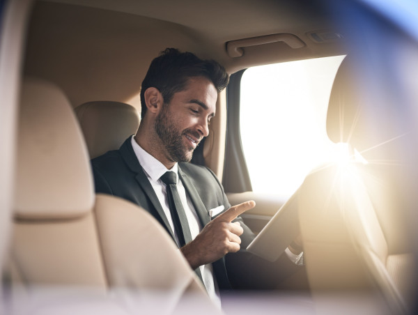 Mega Transfers renowned as Luxury Travel Partner for Heathrow Airport Chauffeur Service In London