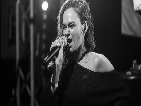 RIAH Unleashes Powerful new Music Video for 'Daddy Issues'