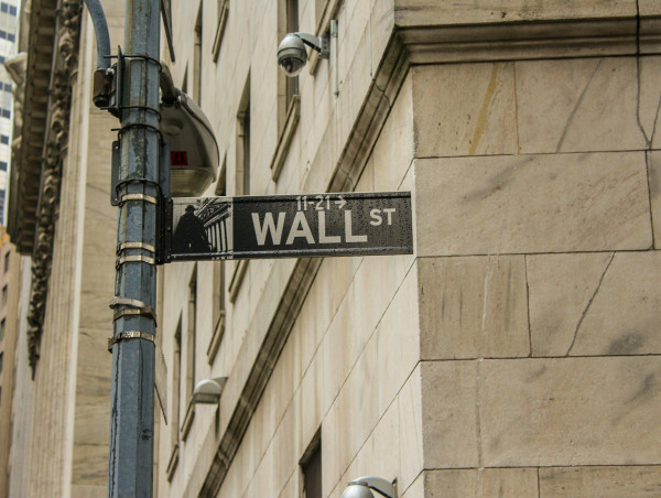  S&P 500 recoups losses, Dow rises as volatile March ends; Newsmax surges, Moderna tanks 