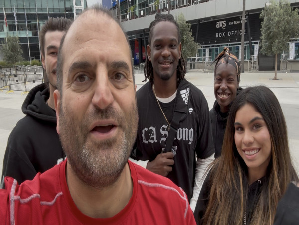 TravelingWiki Films w Los Angeles Kings While @ LALive (ESPN, Delta Airlines, Marriott, NBCUniversal, BlueCross & More)