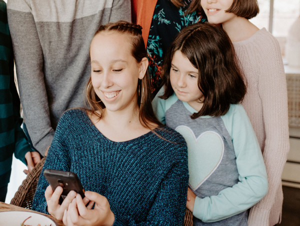  Leading Child-Safe Smartphone Pinwheel Launches in Australia 