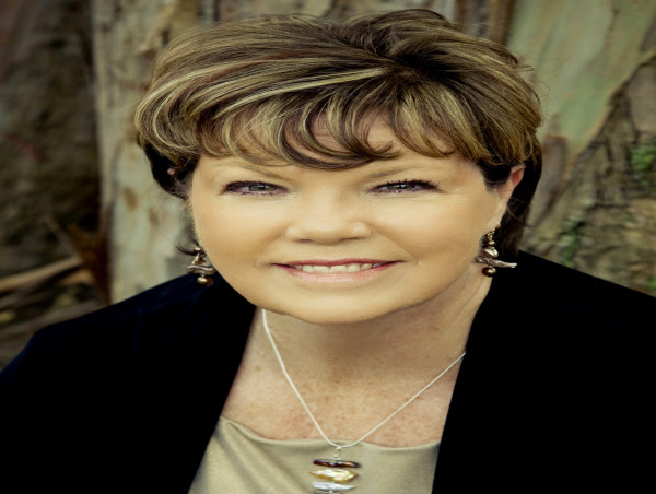  Kas Sartori Announces Upcoming Release of LOVE-Poetry Journal to Inspire Women to Explore Their Emotions Through Poetry 