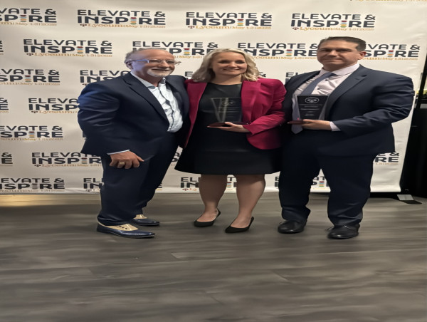 Drs. Daniel and Richelle Knowles Named Chiropractors of the Year at Sherman College Lyceum