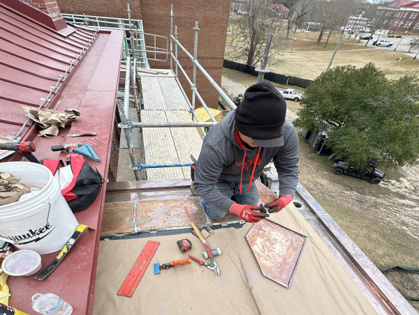  Caldwell's Roofing Crafts a Copper Flat-Lock Roof for the George Washington Carver Museum 