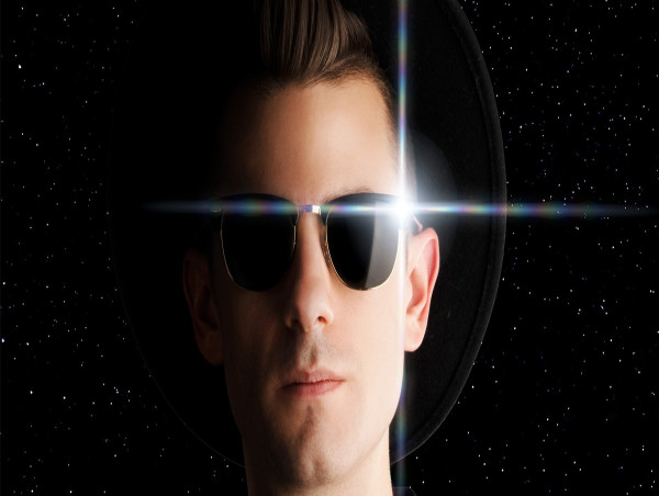 Kosmonic’s 'Waiting': An 80s-Inspired Electro-Pop Anthem with a Cosmic Twist