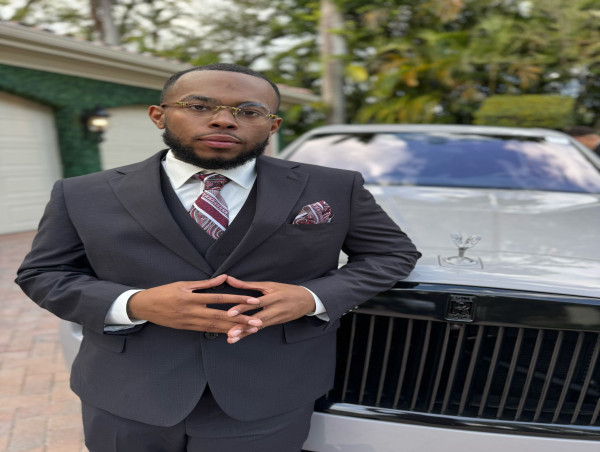  Davion Thomas: The Credit Score Guru Transforming Lives Through Financial Knowledge 