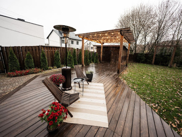 Saddleback Fence and Vinyl Products Offers Deck Installation for Homeowners in Orange County