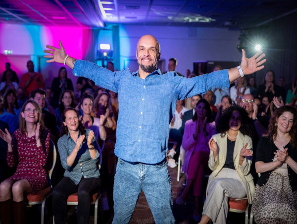 German Coach Sebastian Boncol Contributes to World Record at International Speaker Slam