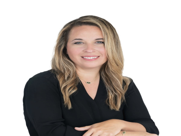 Top-Producing Agent Amanda Siftar Returns to Smith & Associates Real Estate