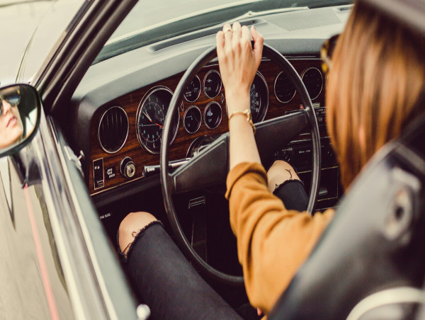 bonus.ch sur l'assurance automobile : près de 50% des assuré(e)s frappé(e)s par une hausse des primes en Suisse