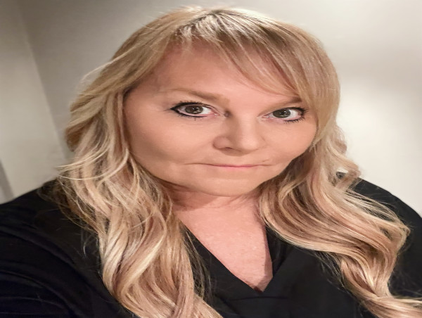  Memoir Split Ends Shares Life Lessons from Behind the Salon Chair 
