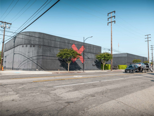  Proven Stage for Iconic Productions: Full Block Burbank Studio Campus with a Legacy of Productions Now on the Market 