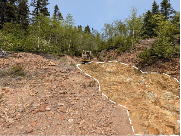  Canadian Gold Resources Advances Bulk Sample Program Preparation and Discovers New Vein Structure at Lac Arsenault 