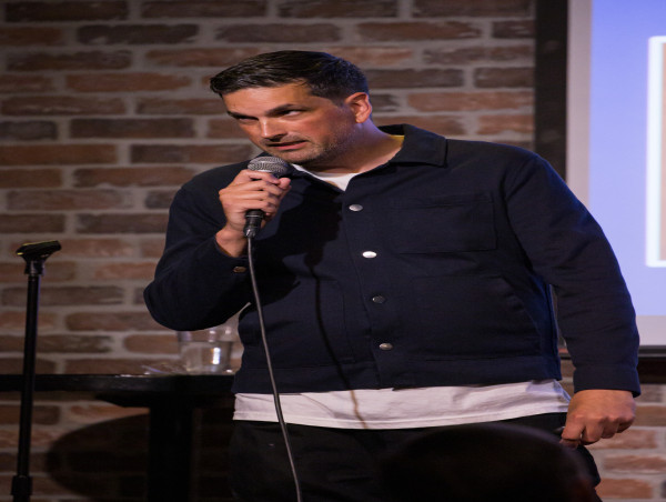  Simon Hood, British Business Rebel, Makes Waves at Hollywood Improv 
