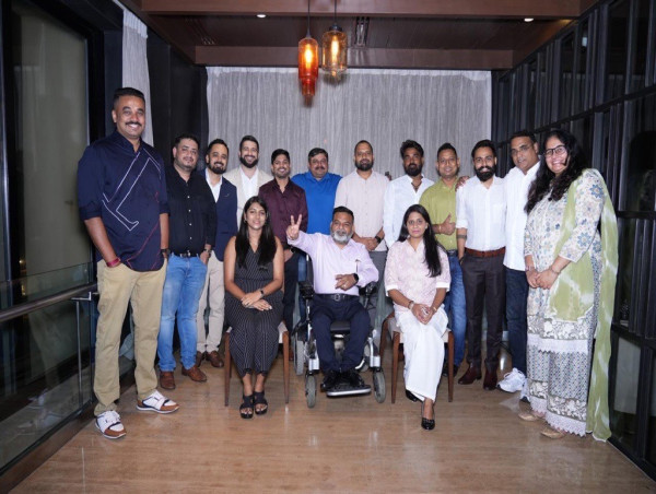  Bajaj Finserv Celebrates Dealer Success with Rakul Preet Singh 