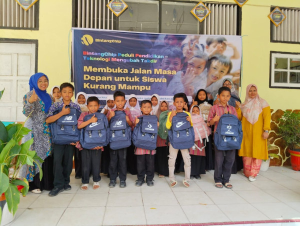  BintangChip dan Adefardian Gelar Aksi Peduli Pendidikan di Sawahlunto: Membuka Harapan Baru untuk Siswa Kurang Mampu 