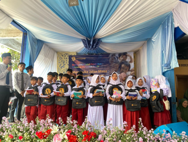  BintangChip dan Subhan Gelar Bantuan Pendidikan di MI Jabon, Sukabumi: Mewujudkan Akses Belajar yang Lebih Baik 