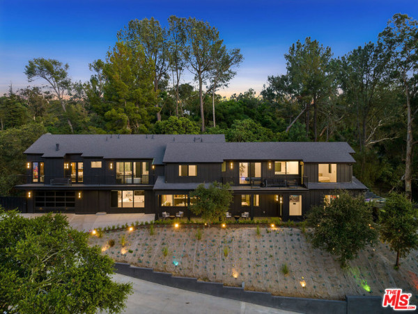  Studio City Estate Offers Private Compound Living Across 4.5 Acres 