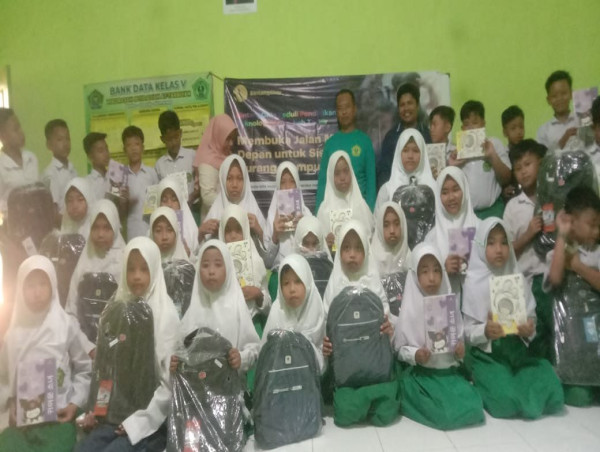 BintangChip Wujudkan Kepedulian Sosial: Aksi Bantuan Pendidikan Hangatkan Hati Anak-Anak di Jawa Timur