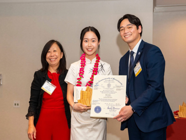  Education Leader Anny Chan Honored with AAPIC’s Unsung Hero Award 